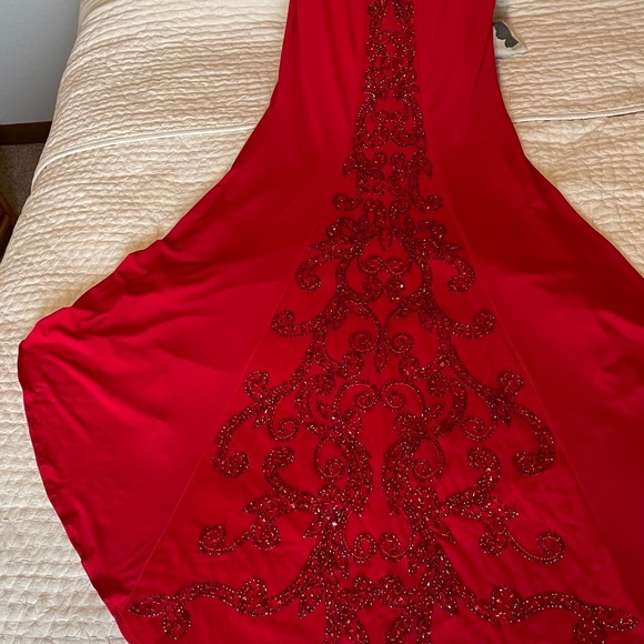 JVN by Jovani RED PROM Dress/Gown - Picture 4 of 12